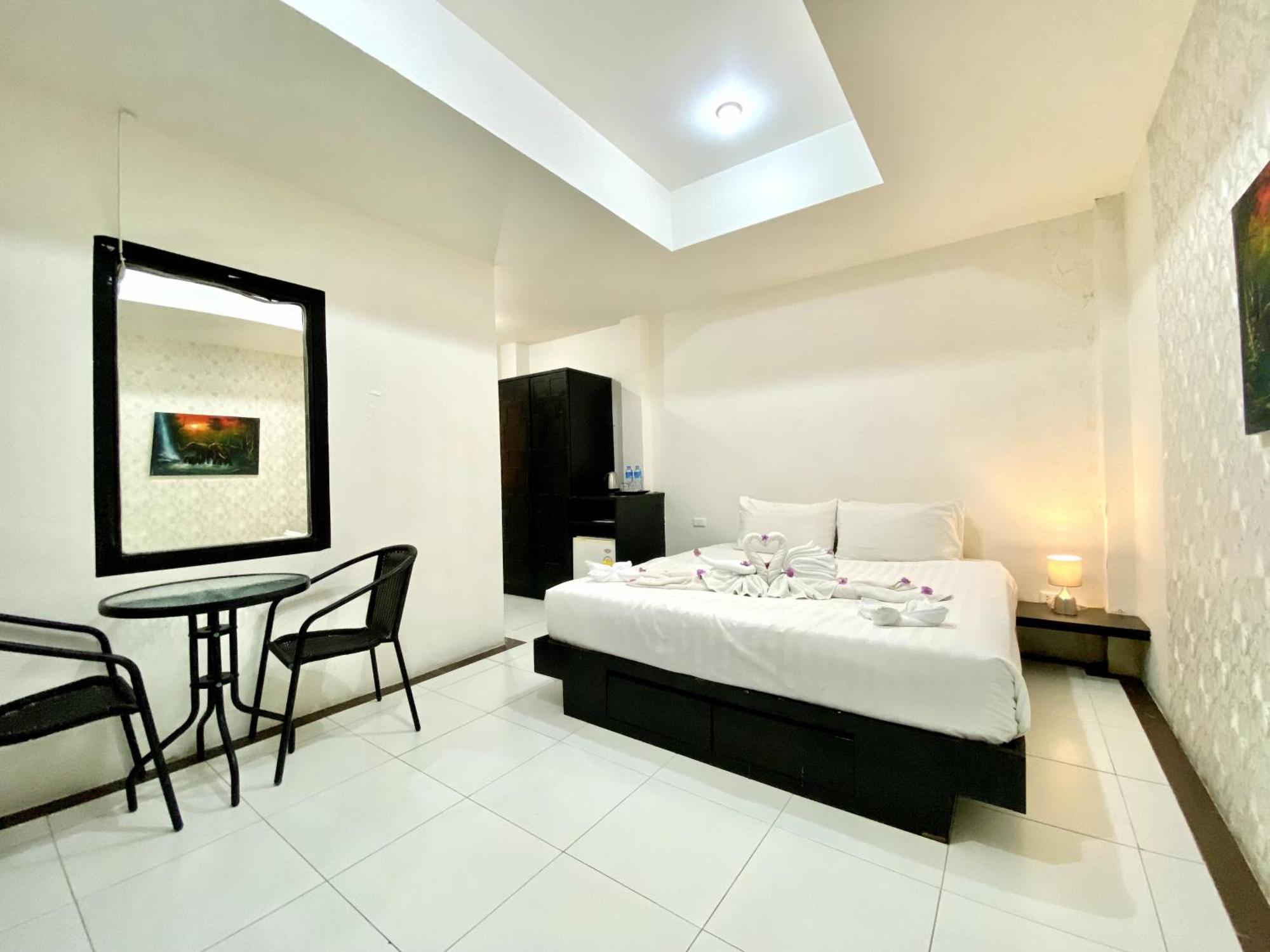 Beachwalk Patong Exteriér fotografie